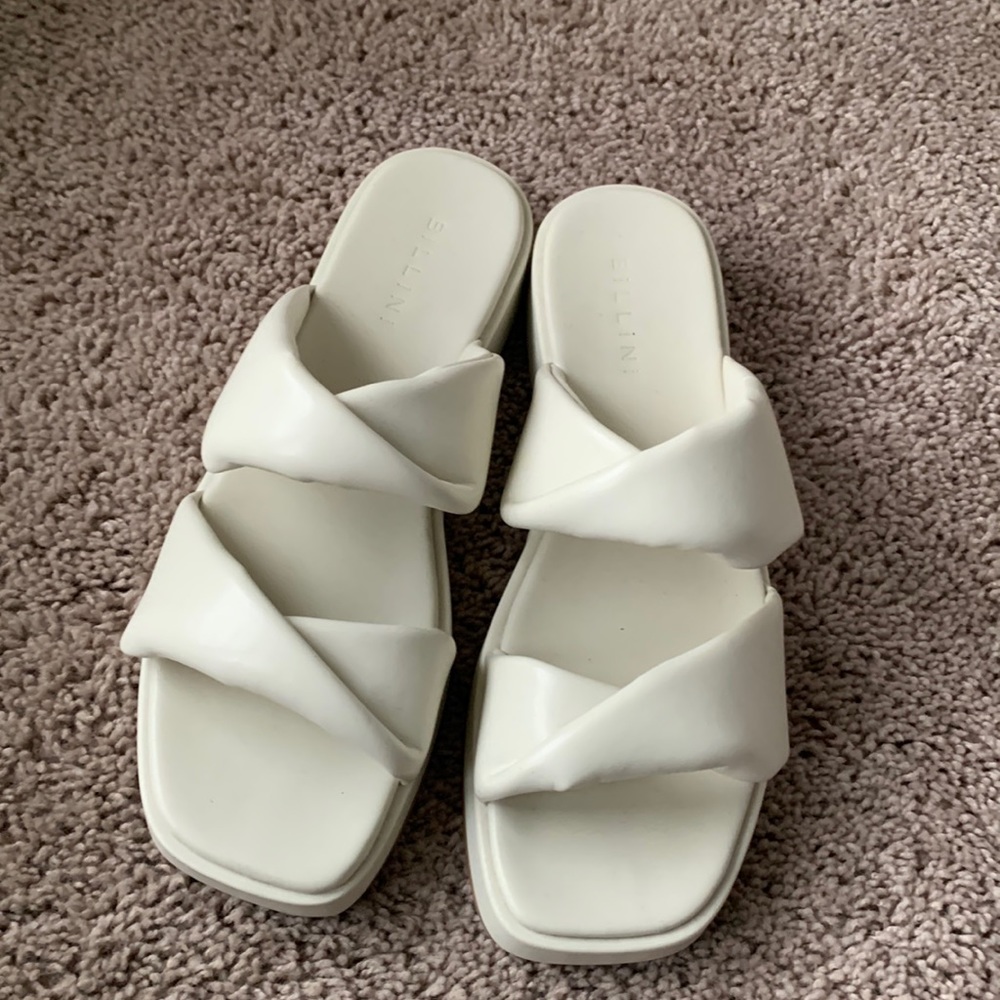 Billini size 9 white slide